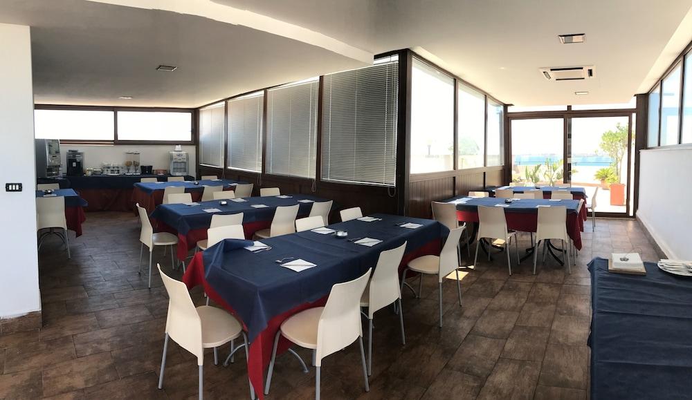 Hotel Centrale Сиракуза Екстериор снимка