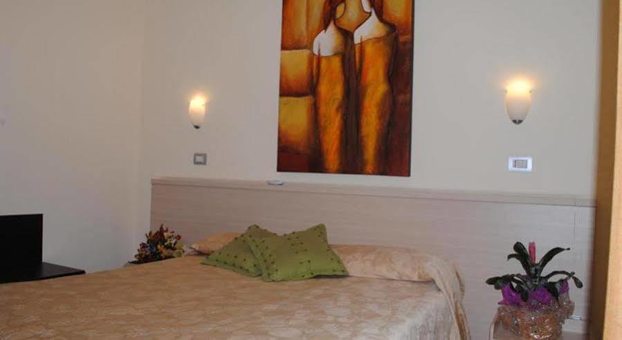 Hotel Centrale Сиракуза Екстериор снимка
